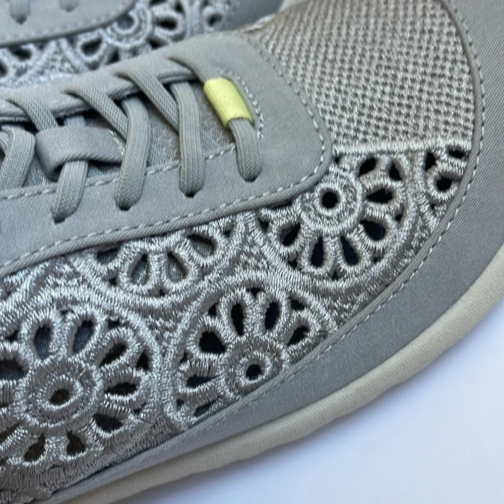 JBU Solar Gray Light Gray‎ Floral Lace Sneakers 7.5 NWT